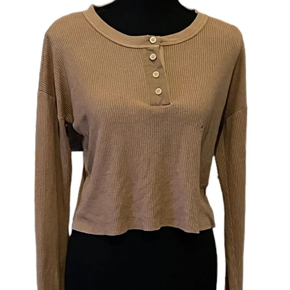 NWOT American Eagle Outfitters tan crop waffle knit Henley shirt size XS